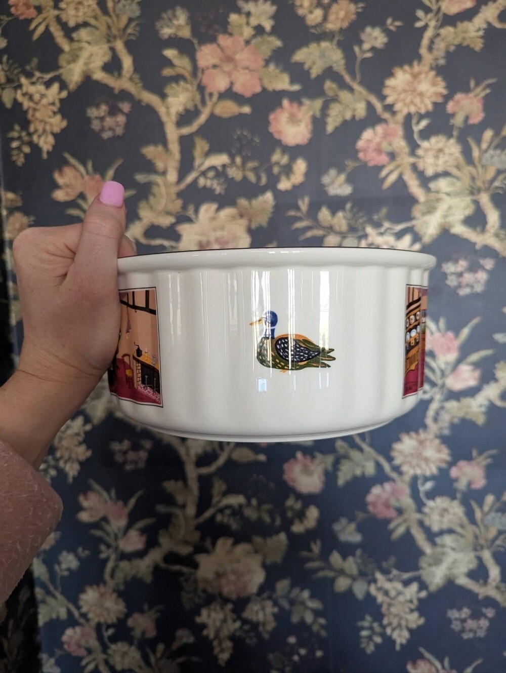 Villeroy & Boch White Naif Casserole Dish With Duck And Domestic Scene - Picture 3 of 5
